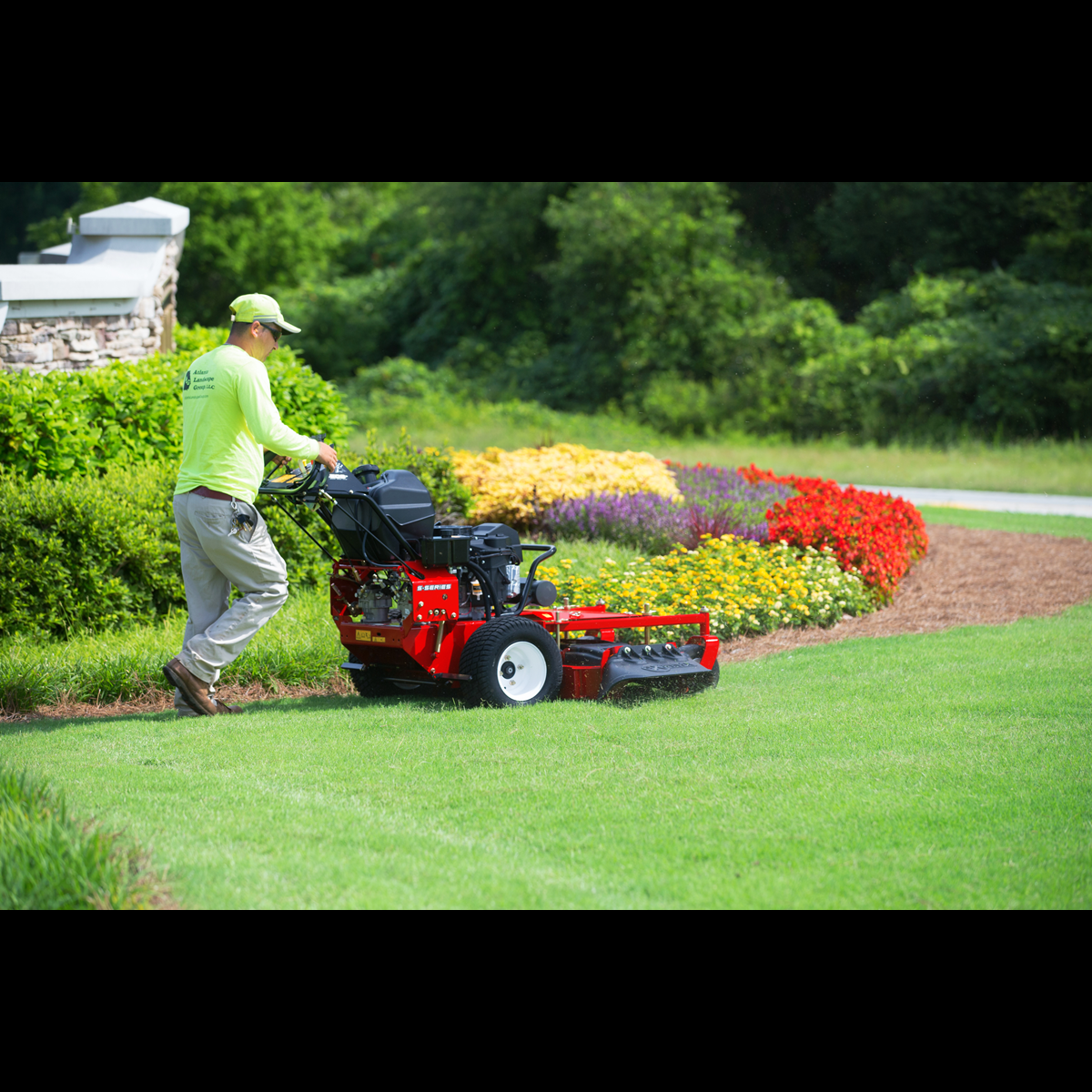 Exmark Turf Tracer S-Series with 18.5 HP* Kawasaki FS600V Engine and 52" UltraCut Series 3 Deck Exmark Turf Tracer S-Series with 18.5 HP* Kawasaki FS600V Engine and 52" UltraCut Series 3 Deck