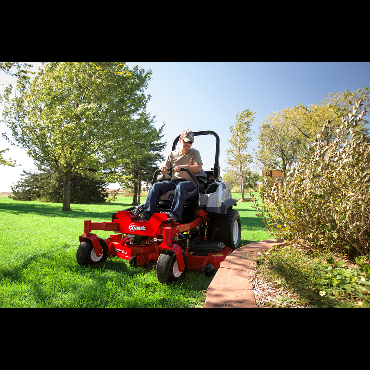 Exmark Lazer Z Diesel with 25 HP** Yanmar 3TNV80FT Diesel Engine and 72" UltraCut Series 4 Deck Exmark Lazer Z Diesel with 25 HP** Yanmar 3TNV80FT Diesel Engine and 72" UltraCut Series 4 Deck